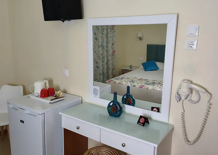 מלון Laios (adults Only) לימנאס